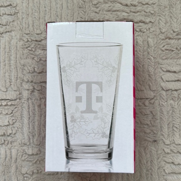 Limited edition T-Mobile Tuesdays Christmas Holiday Pint Glass - New in box - Picture 3 of 16